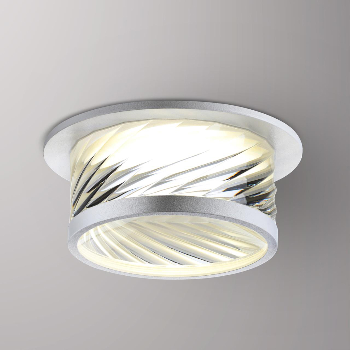 Встраиваемый светильник Novotech Spot Gem 370919 1