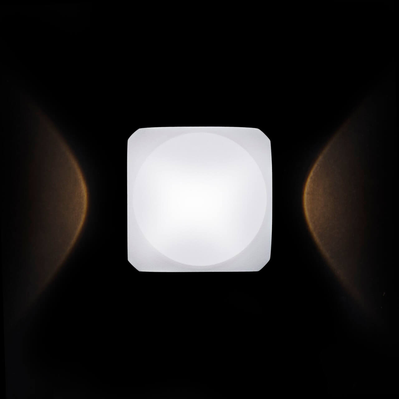 Уличный настенный светодиодный светильник Maytoni Bond Street O015WL-L4W 1