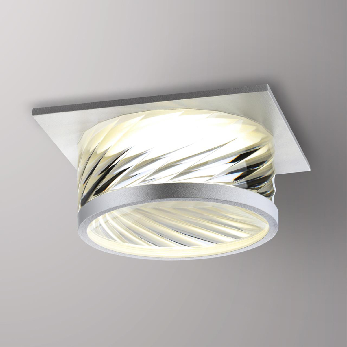 Встраиваемый светильник Novotech Spot Gem 370921 1