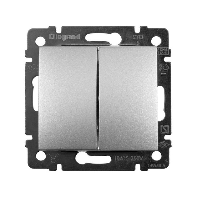 Выключатель двухклавишный Legrand Valena 10A 250V алюминий 770105 изображение Выключатель двухклавишный Legrand Valena 10A 250V алюминий 770105 Фото №