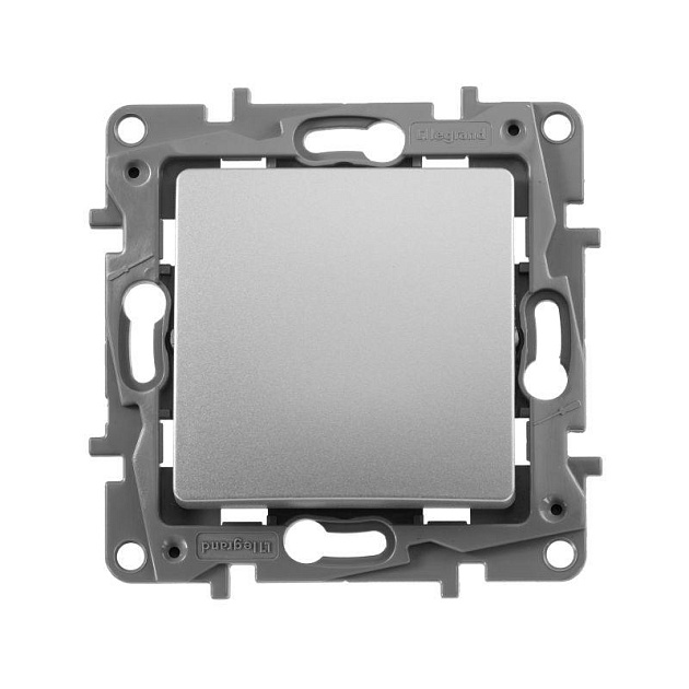 Переключатель одноклавишный Legrand Etika 10A 250V алюминий 672405 изображение Переключатель одноклавишный Legrand Etika 10A 250V алюминий 672405 Фото №