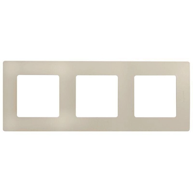 Рамка 3-постовая Legrand Etika слоновая кость 672513 изображение Рамка 3-постовая Legrand Etika слоновая кость 672513 Фото №