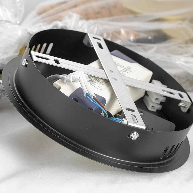 Потолочная светодиодная люстра Lussole Loft Gilbert LSP-8433 Фото № 2