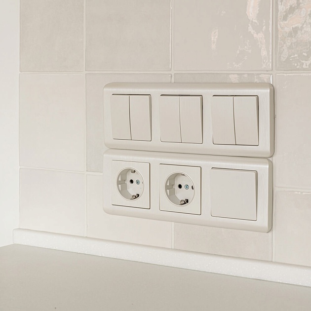 Выключатель двухклавишный проходной Werkel перламутровый рифленый W1122013 4690389160950 изображение 7 Выключатель двухклавишный проходной Werkel перламутровый рифленый W1122013 4690389160950 Фото № 7